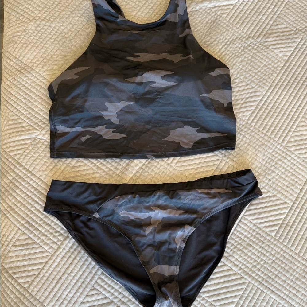 Three Piece Chic Camouflage Bikini Set with Rash Guard